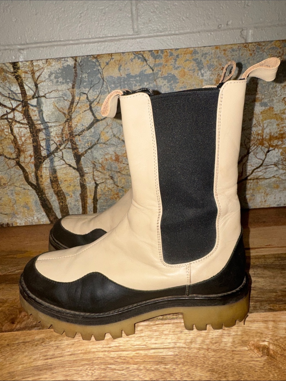 ASOS Women's Two-Tone Chelsea Lug Boots - Cream and Black Size